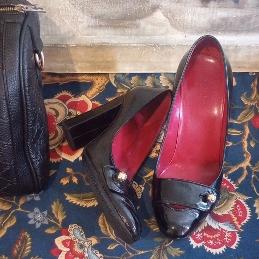 Gucci Black Patent Leather High Heels with Red Interior - Picture 3 of 10